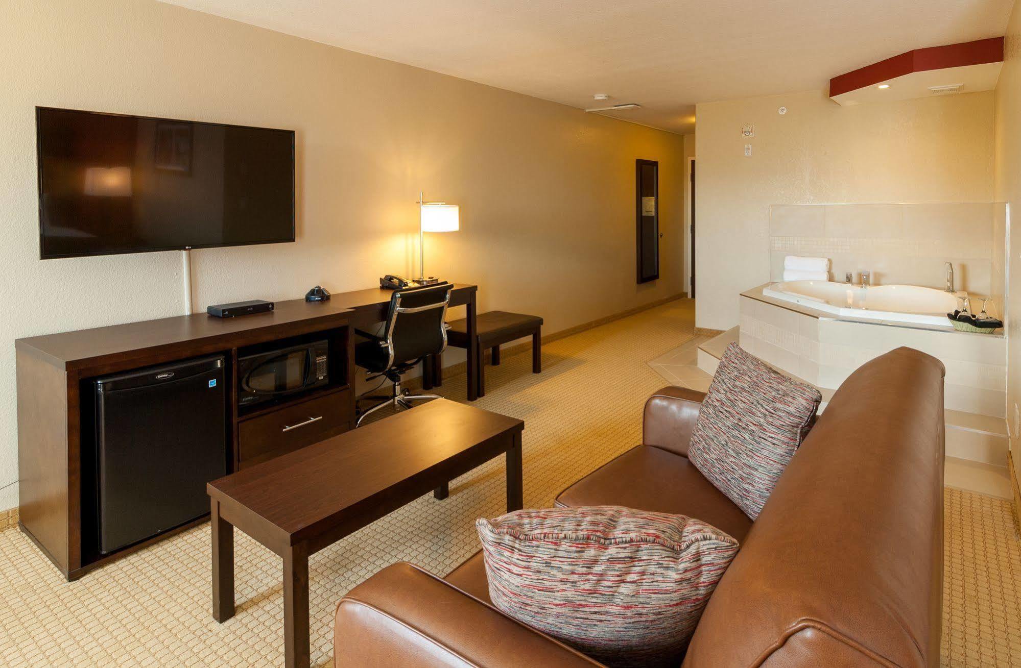 The Kanata Inns Invermere Εξωτερικό φωτογραφία