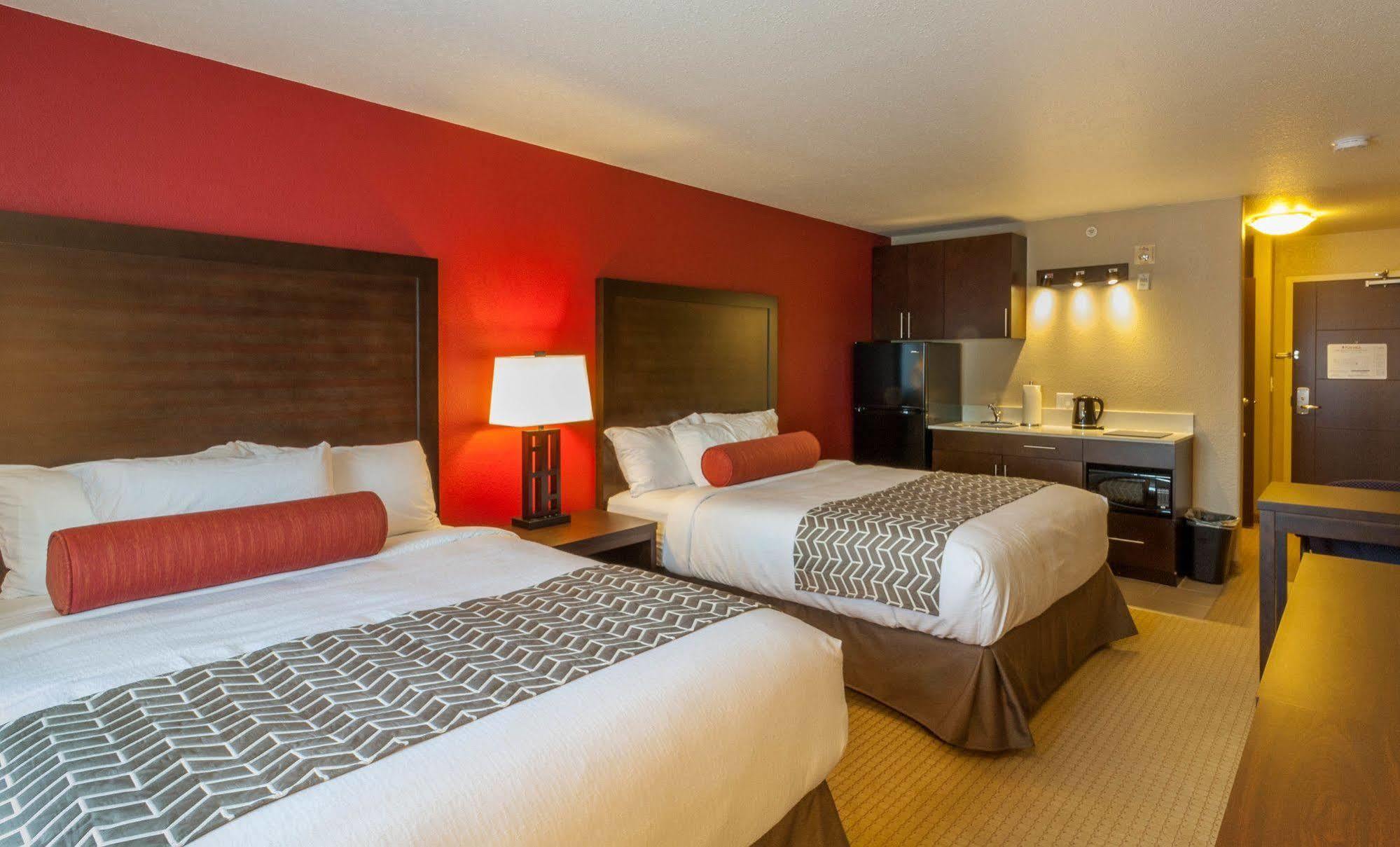 The Kanata Inns Invermere Εξωτερικό φωτογραφία