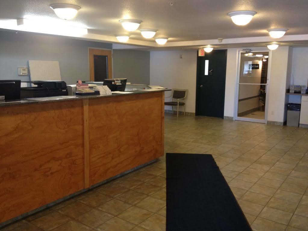 The Kanata Inns Invermere Εξωτερικό φωτογραφία