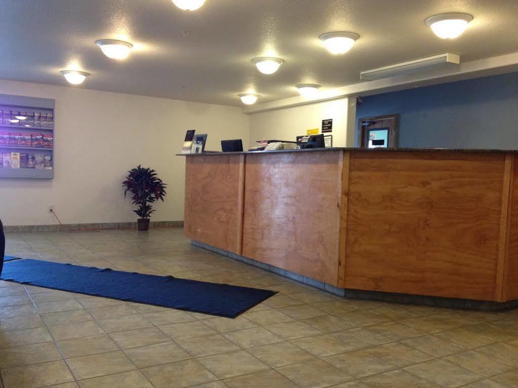 The Kanata Inns Invermere Εξωτερικό φωτογραφία