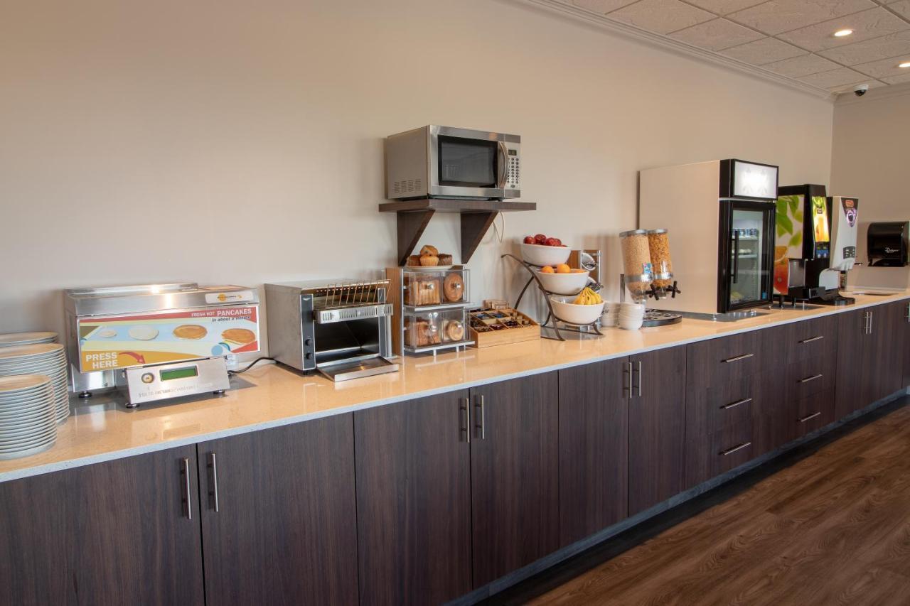 The Kanata Inns Invermere Εξωτερικό φωτογραφία