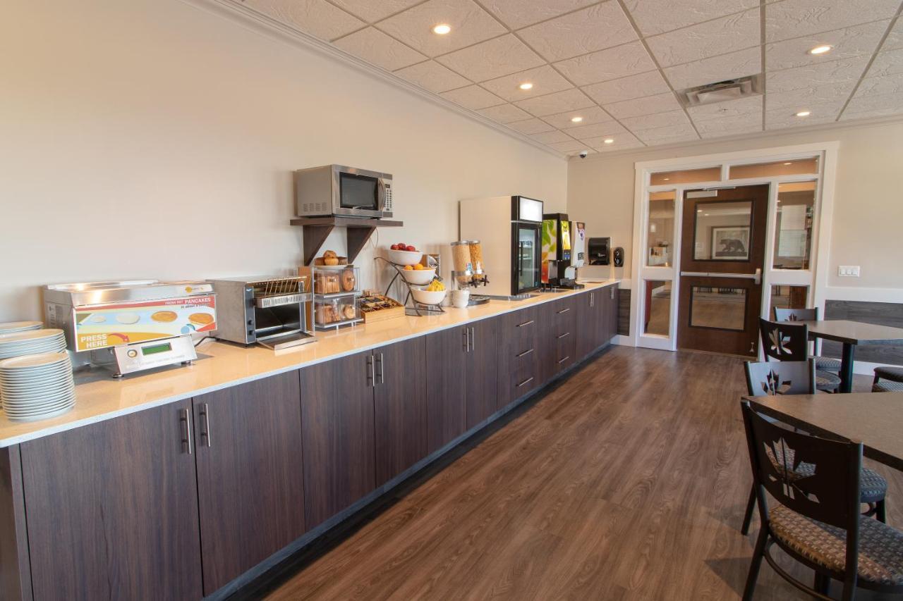 The Kanata Inns Invermere Εξωτερικό φωτογραφία
