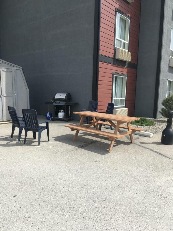 The Kanata Inns Invermere Εξωτερικό φωτογραφία
